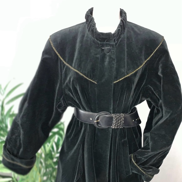 v i n t a g e :: Romantic Soft Velvet Longline Buttoned Coat - Picture 3 of 14